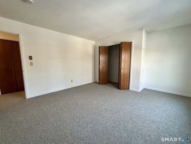 Building Photo - 22 Dartmouth Dr