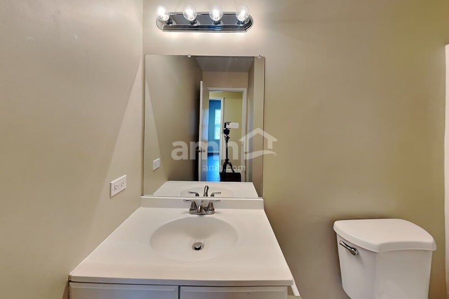 Building Photo - 5301 Sunmeadow Dr