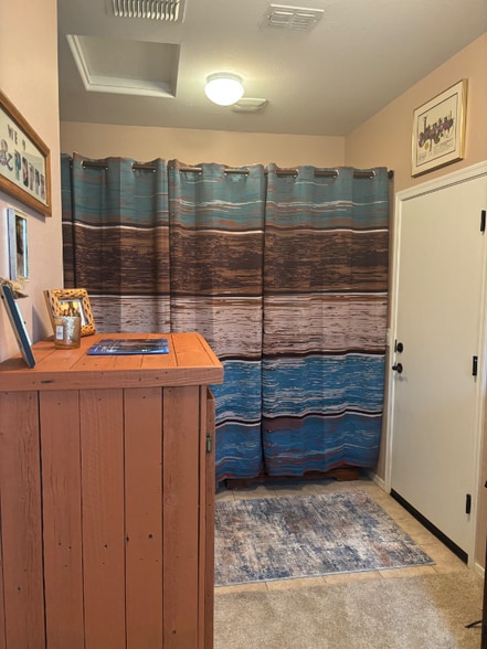 Building Photo - 4518 N Petersburg Dr