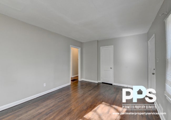 Building Photo - 2821 Palm Dr