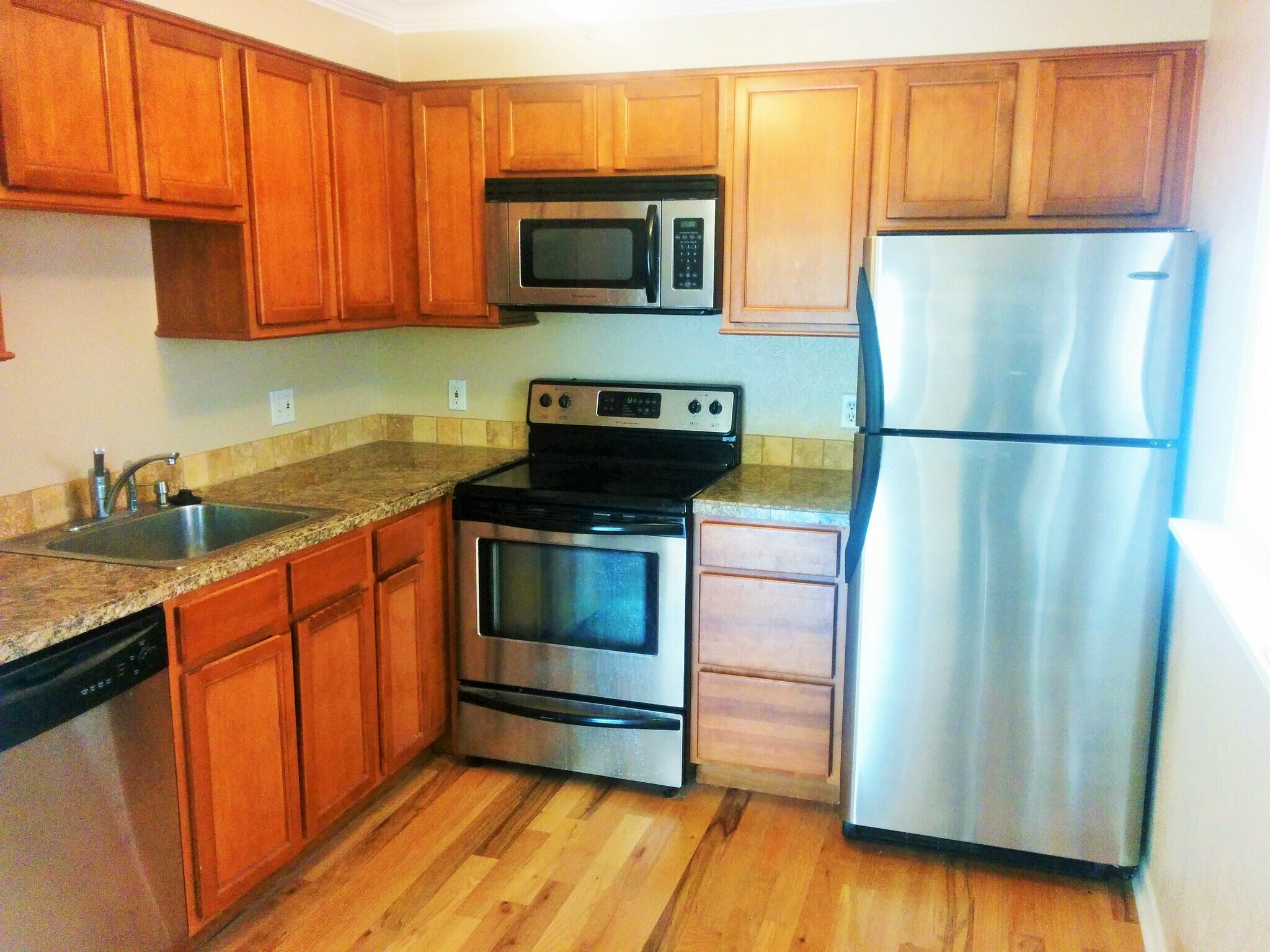 Building Photo - 1330 Elizabeth St