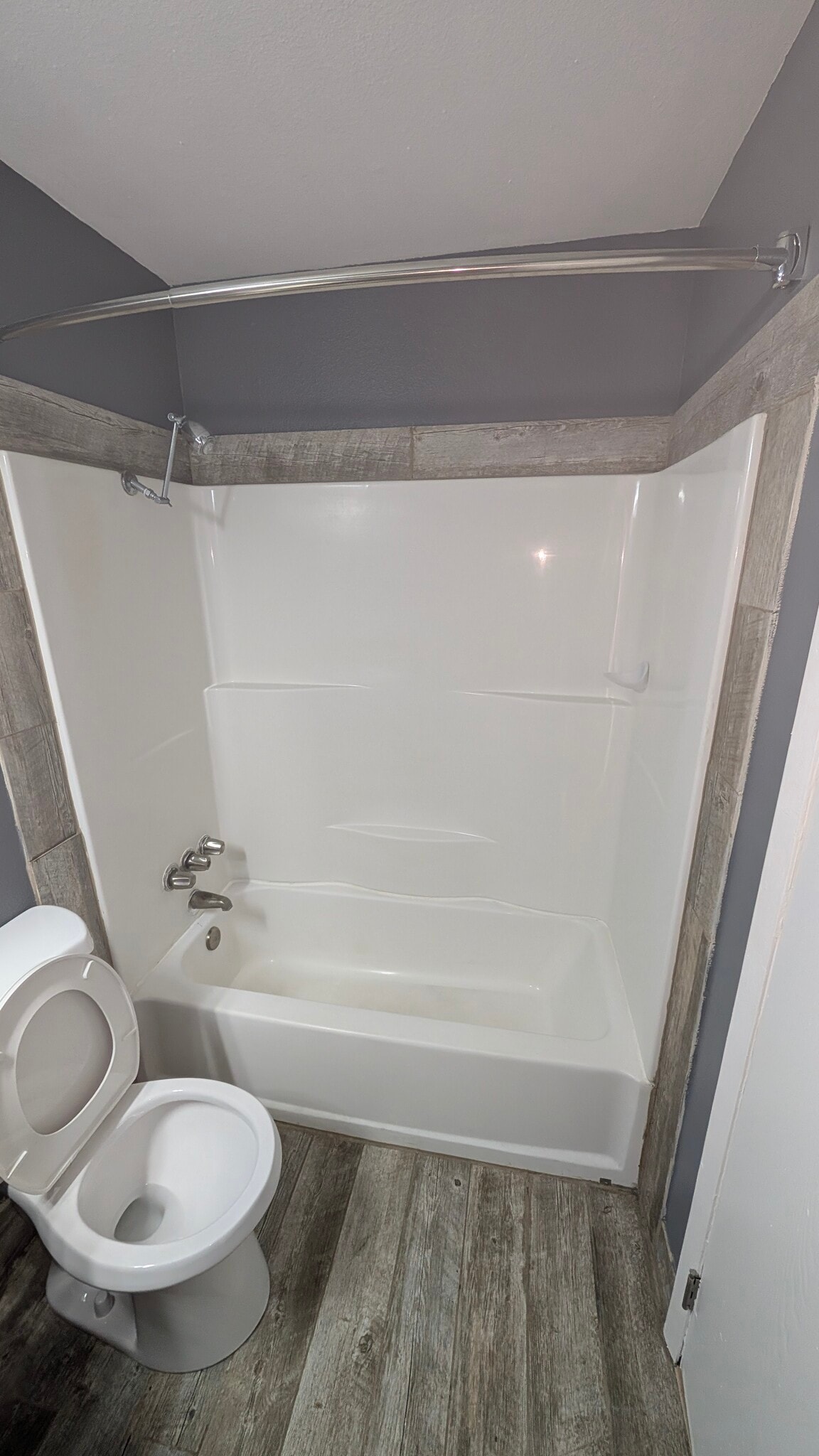 Building Photo - 2125 S Division Ave