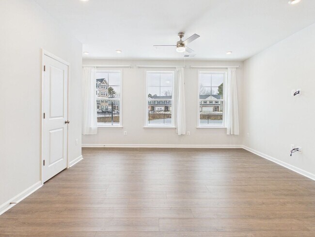 Building Photo - 640 Brookwood Glen Terrace