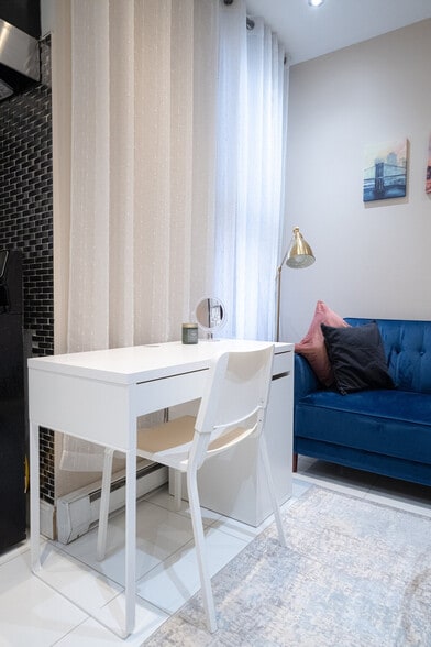 Building Photo - 5 W 101st St