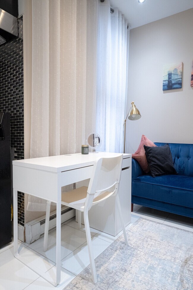 Building Photo - 5 W 101st St