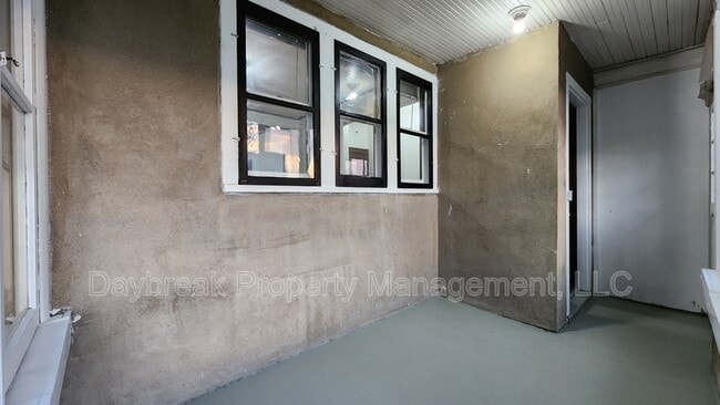 Building Photo - 723 14th St N