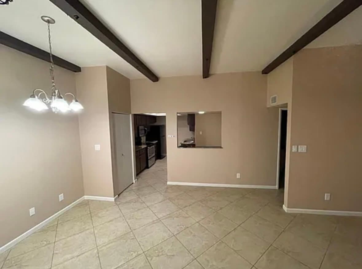 Building Photo - 2446 E 5th Pl