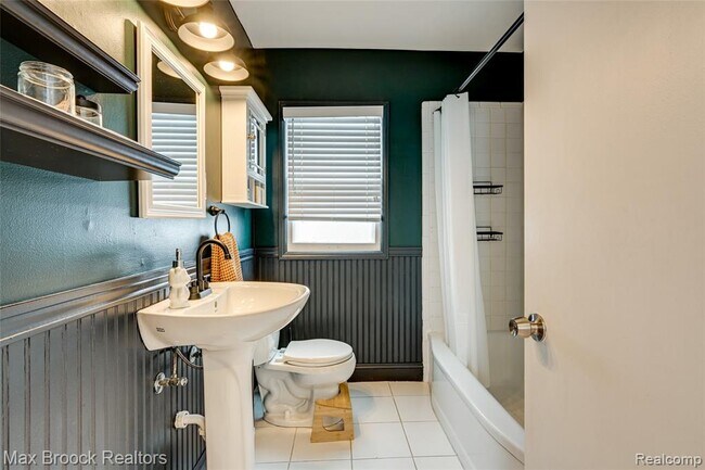 Building Photo - 1460 Cole St