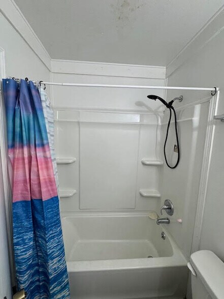 Building Photo - 5700 Eastwood Dr