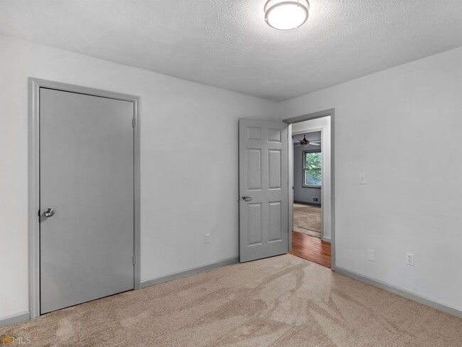 Building Photo - 1999 Hampton Locust Grove Rd