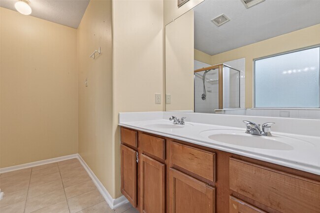 Building Photo - 19538 Billineys Park Dr