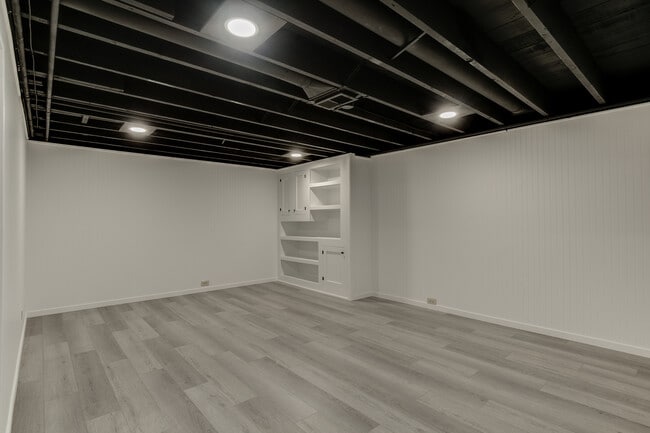 Building Photo - 1311 E Euclid Ave