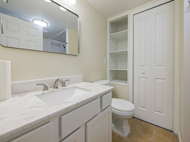 Building Photo - Spacious 3BR Home with Expansive 1-Acre Lot!