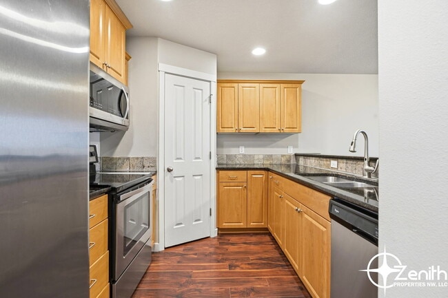 Building Photo - 5618 NE 74th Ct