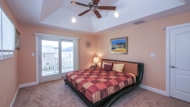 Building Photo - 229 8th St S