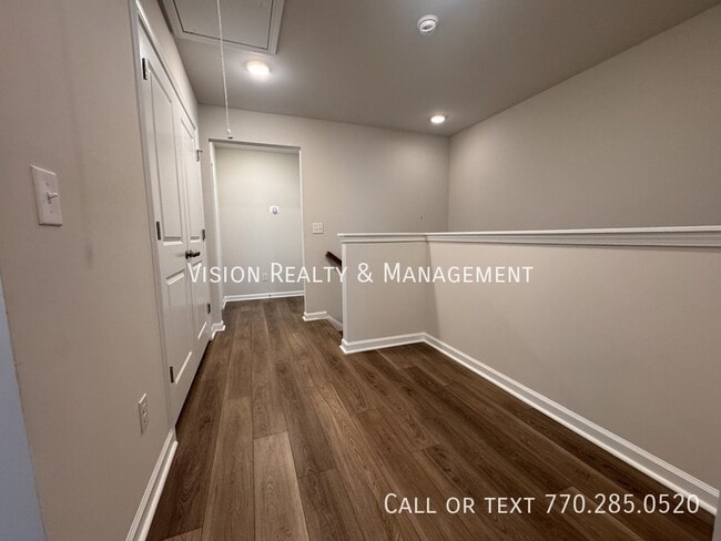 Building Photo - 141 Winding River Dr