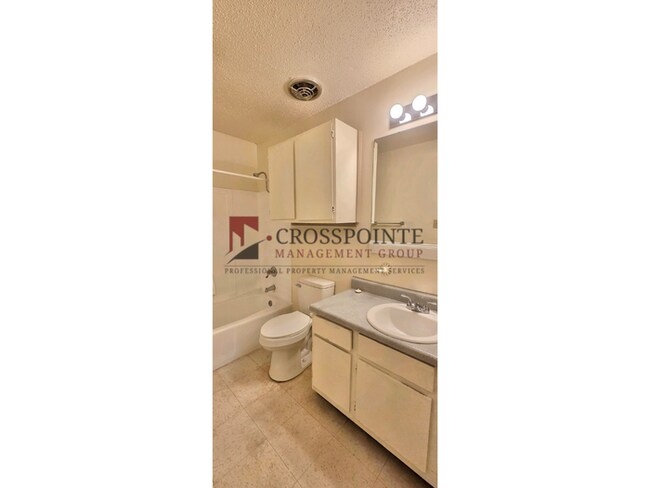 Building Photo - Tour Today! Cozy 3 Bedroom Unit!