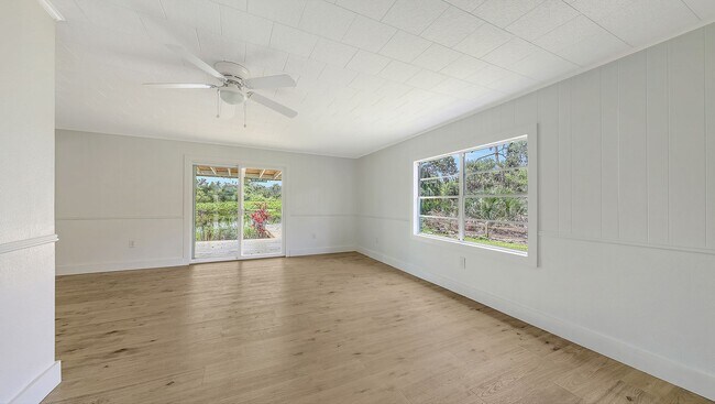 Building Photo - Completely Remodeled Home With Stunning Ri...