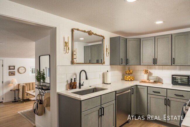 Building Photo - 5210 Quay St