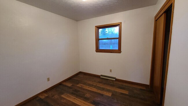 Building Photo - 145 8th Ave E