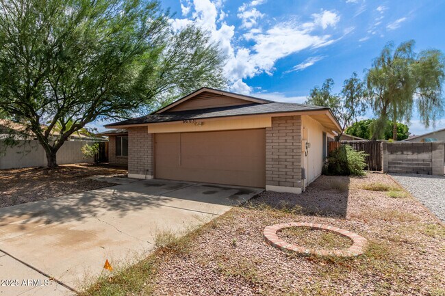 Building Photo - 5603 W Greenbriar Dr