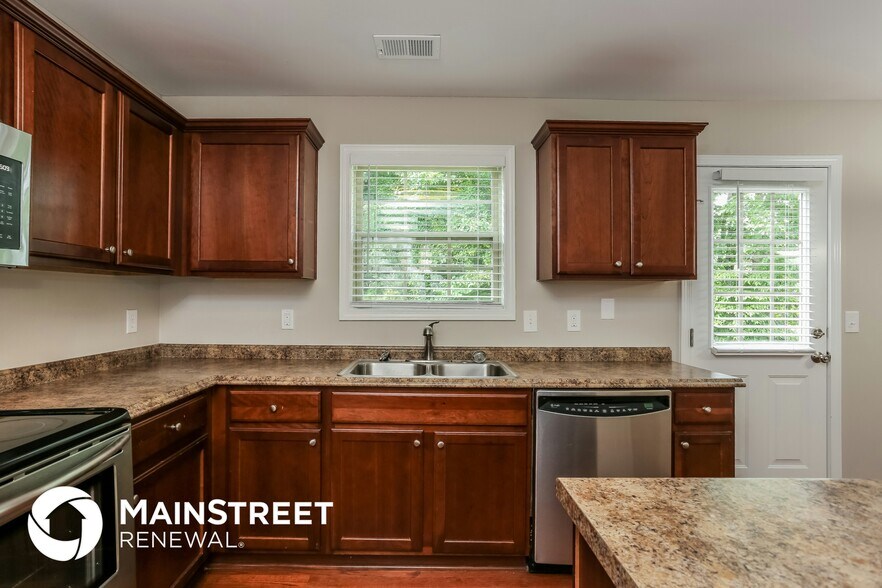 Building Photo - 2560 Brittany Park Ln
