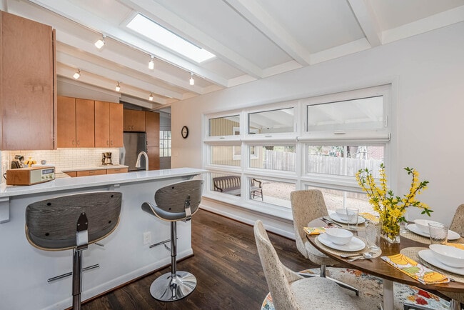 Building Photo - 1134 Baker Ln