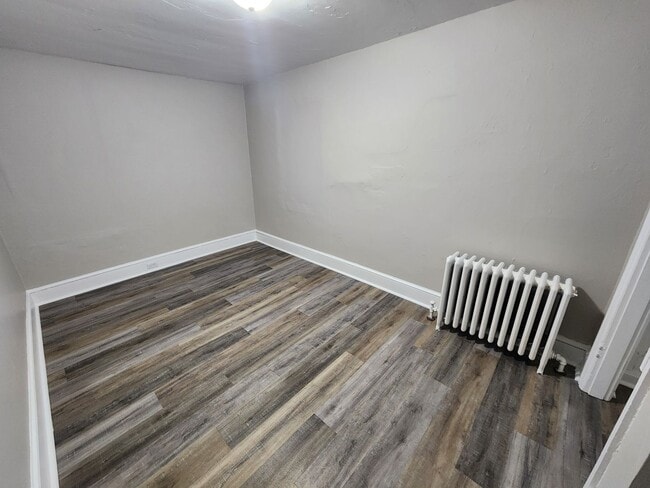 Building Photo - 440 E Queen St