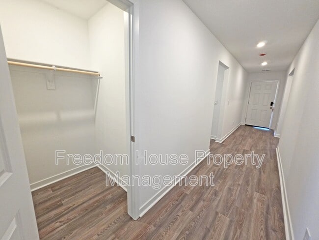 Building Photo - 660 Huyana Wind Dr