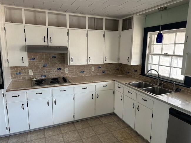 Building Photo - 203 Mill St