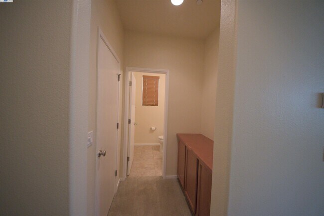 Building Photo - 549 Chaparral Loop