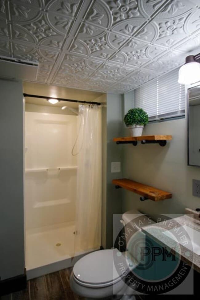 Building Photo - $300.00 off Deposit!!!  Convenience & Styl...
