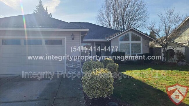 Building Photo - 941 Parkdale Ave