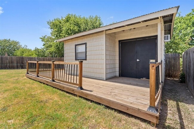 Building Photo - 613 Columbine Ave