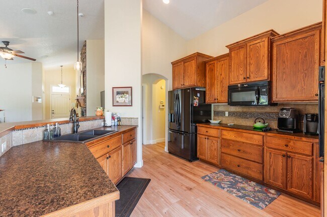 Building Photo - Beautiful Home in the Heart of Eagle