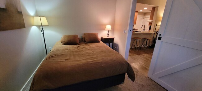 Building Photo - Monterra Delight on Main floor fully furni...