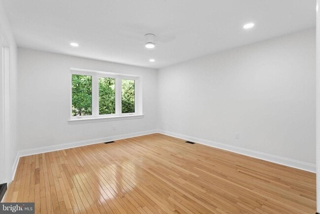 Building Photo - 911 Chanticleer