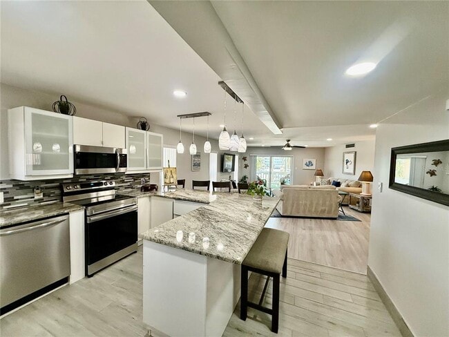 Building Photo - 7003 Sunset Way