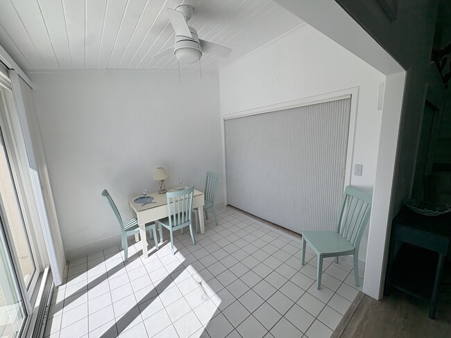 Building Photo - 907 Gibbs Rd