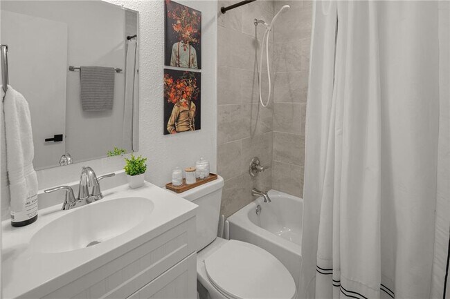 Building Photo - 2 Southport Ln