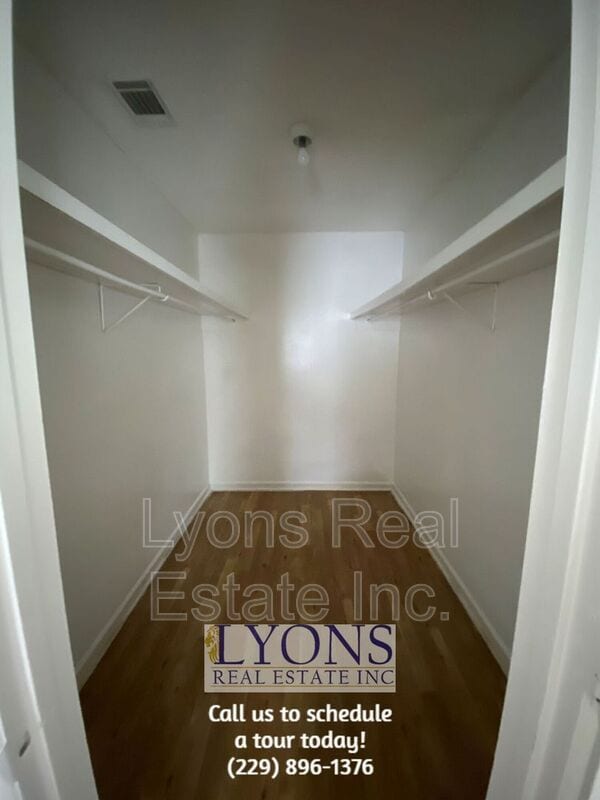 Building Photo - 1016 S Gordon Ave