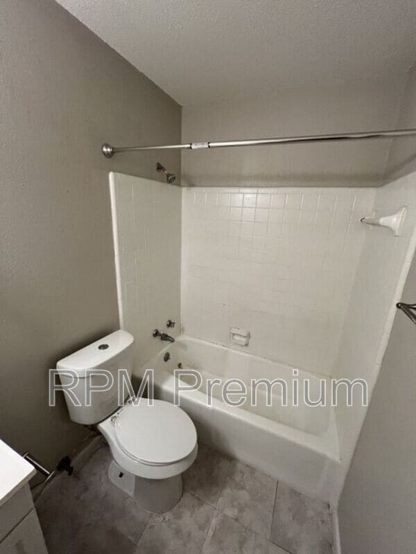 Building Photo - 4133 Lee St