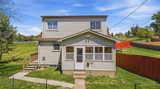 Building Photo - 2615 Van Buren Ave