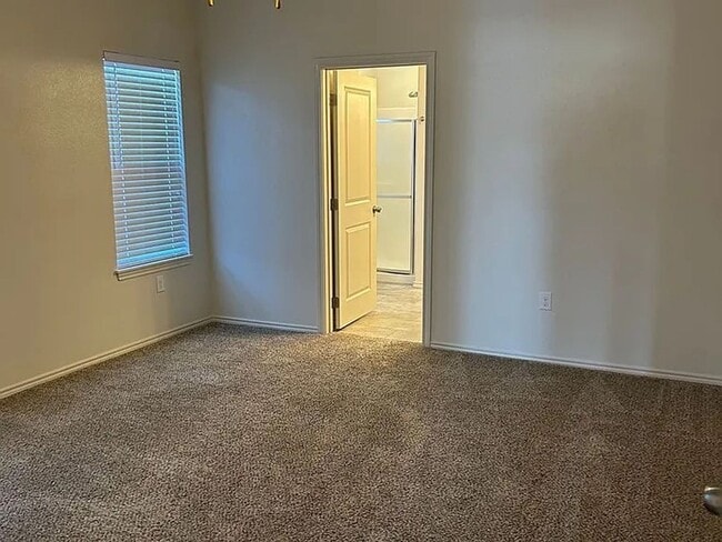 Building Photo - 9603 Iola Ave