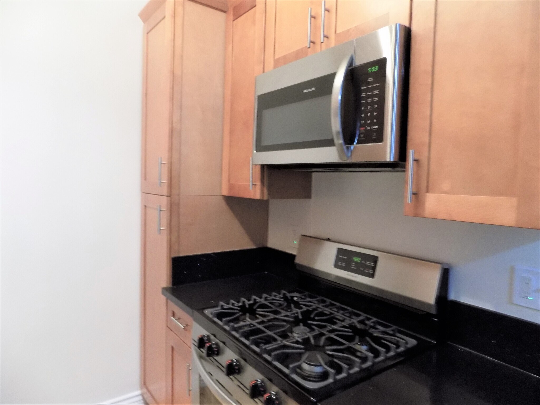 Building Photo - 129 W Chevy Chase Dr