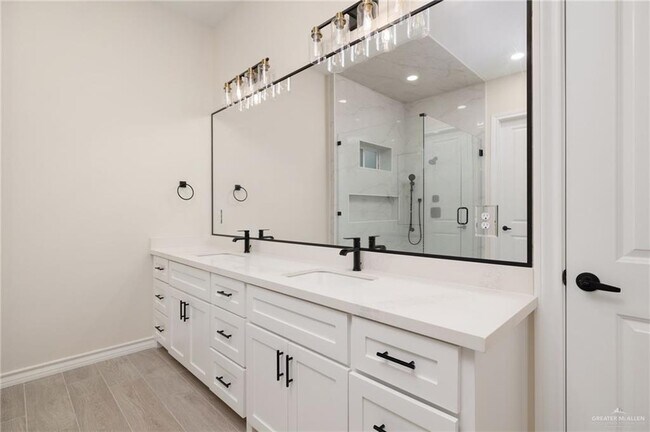 Building Photo - 22 Linva Ave