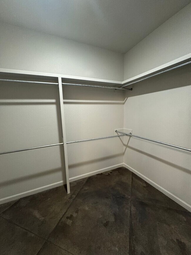 Building Photo - Large 3bedroom 2 bathroom New built 2025 1...