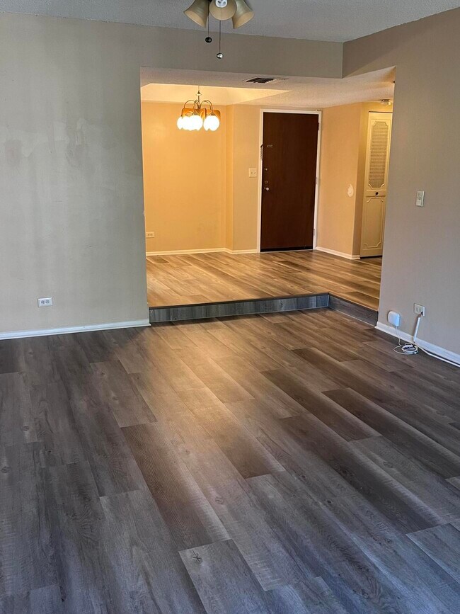 Building Photo - 3720 Inverrary Dr