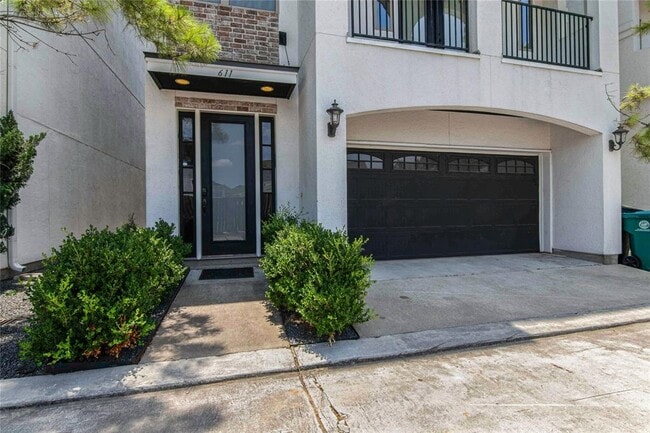 Building Photo - 611 Mazal Ln