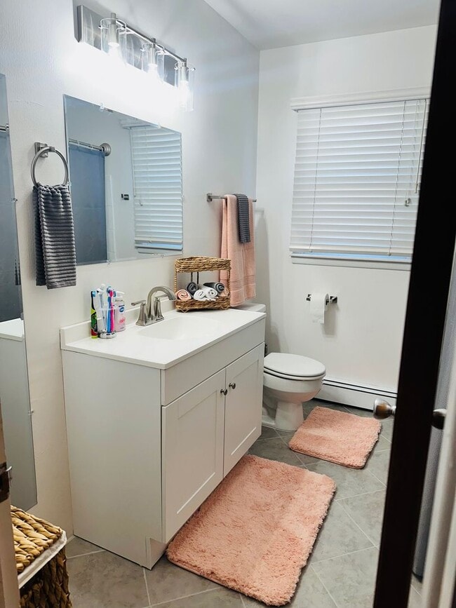 Building Photo - ALL PROSPECTIVE TENANTS MUST SUBMIT A $58 ...